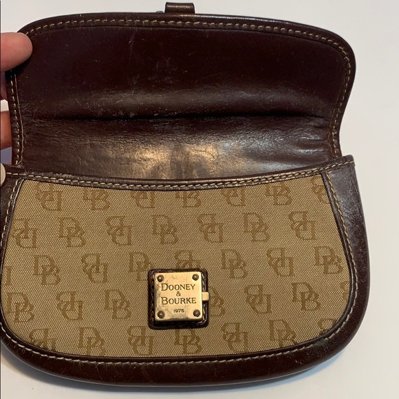 Dooney Bourke Vintage Leather Wristlet Brown - Picture 4 of 5